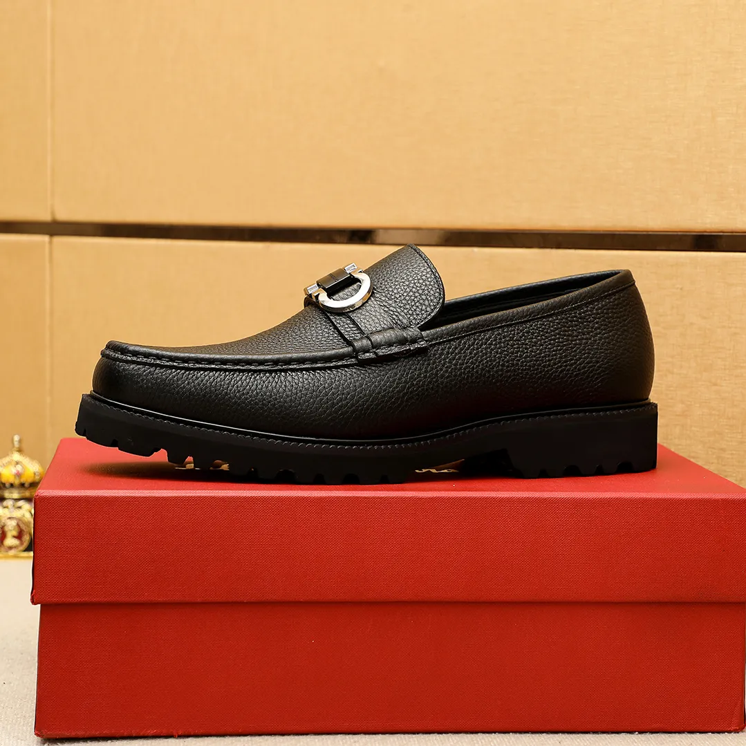 Men's shoes 💰560 💐 Product trademark: Ferragamo "Ferragamo" casual leather shoes Regular size: 38-44 (45.46🉑️customized) Product materials: Selected imported first-layer pebbled cowhide leather upper + original hardware buckle, imported water-dyed cowhide leather lining. Strong three-dimensional visual effect, original outsole Color: 3⃣️colors available